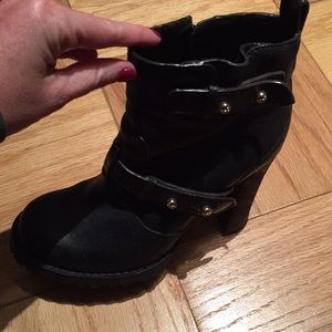 TORY BURCH BOOTIES